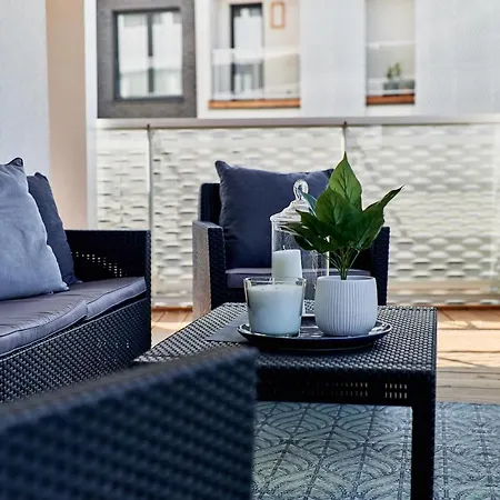 Apartman 3 Beds Luxury Living With River View In The Heart Of Wroclaw With Air Conditioning Huge Outdoor Patio And Rooftop Deck