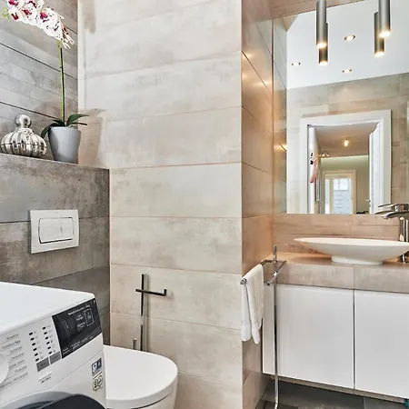 3 Beds Luxury Living With River View In The Heart Of Wroclaw With Air Conditioning Huge Outdoor Patio And Rooftop Deck Apartman Wrocław