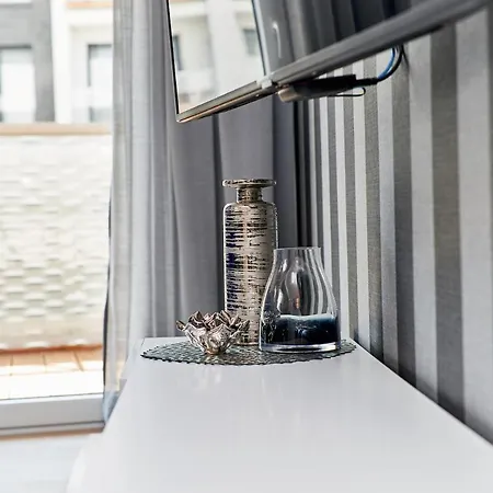 3 Beds Luxury Living With River View In The Heart Of Wroclaw With Air Conditioning Huge Outdoor Patio And Rooftop Deck Apartman *