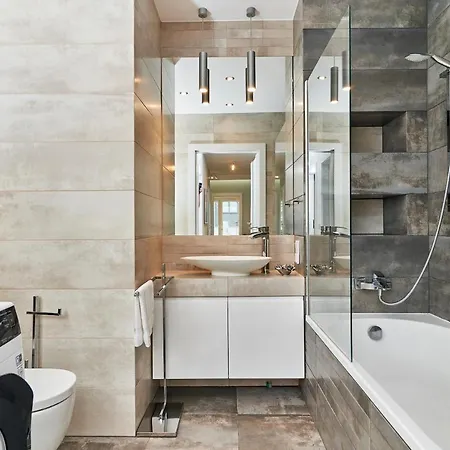 3 Beds Luxury Living With River View In The Heart Of Wroclaw With Air Conditioning Huge Outdoor Patio And Rooftop Deck Apartman *