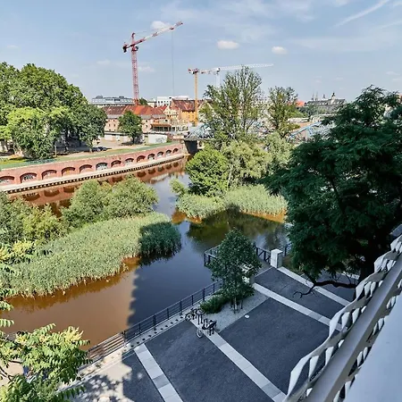 Apartman 3 Beds Luxury Living With River View In The Heart Of Wroclaw With Air Conditioning Huge Outdoor Patio And Rooftop Deck Wrocław